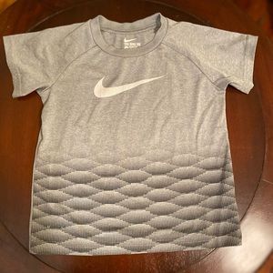🧩 3/$20 Nike Dri-Fit Grey T-Shirt Size 6